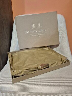BURBERRY  NEW  box